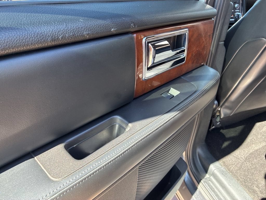 2015 Lincoln Navigator Base